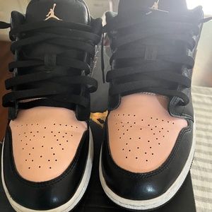 ‘Crimson tint’  Air Jordan 1s Low